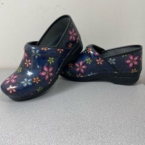 Dansko XP, size 39 nursing shoes